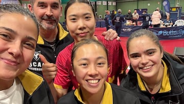 La plantilla del UCAM celebra la victoria sobre el Etival