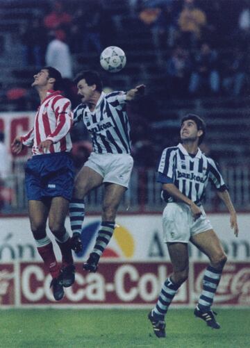 Es el segundo jugador que más partidos ha disputado con la Real Sociedad tras Alberto Górriz. Siempre fiel a los colores de la Real, jugó con el club donostiarra entre los 1980 y 1994.