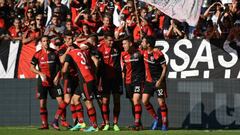 Ignacio Scocco celebra uno de sus goles ante V&eacute;lez.