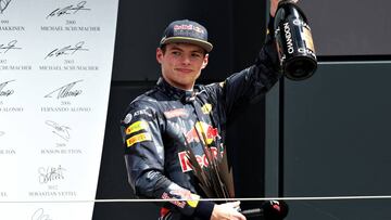 Max Verstappen en el podio de Silverstone.