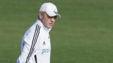 <b>CRITICADO. </b>Javier Aguirre, durante el entrenamiento de ayer, ha hecho coincidir las críticas hacia sí en la última semana.