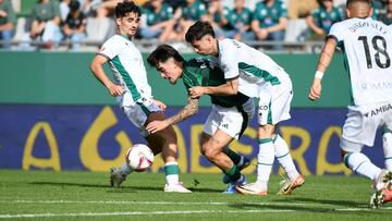 Racing de Ferrol y Huesca empataron en un partido con polémica.