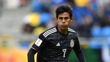 De acuerdo con información de TUDN, el delantero mexicano dejaría las filas del Getafe de España y una de sus opciones es Sporting Kansas City.