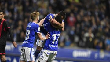 JUGADORES CELEBRAN EL GOL DE JOSELU.