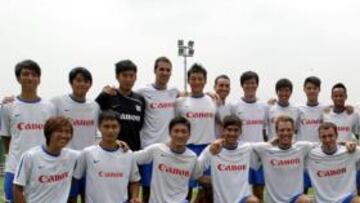 <b>EL EQUIPO. </b>El Kitchee con Gombau, de pie, tercero por la derecha.