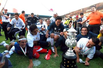 En plena Copa del Mundo de Alemania, el panista Felipe Calderón fue electo en unos comicios que dividieron profundamente al país por la estrecha diferencia que mantuvo con el perredista Andrés Manuel López Obrador. En tanto, el Pachuca se coronó por cuart