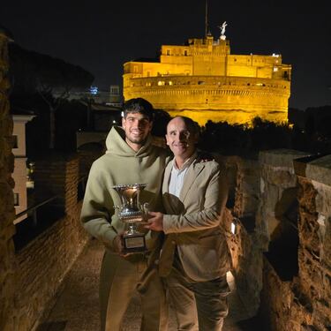 Albert Molina López, agente de Alcaraz, junto al tenista español en los alrededores del Castillo de Sant'Angelo.