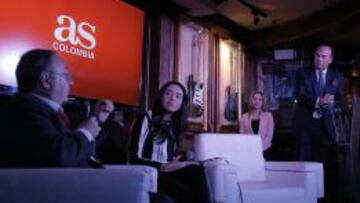 AMENO COLOQUIO. El director de AS y Hernán Peláez, consultor editorial y columnista de AS Colombia, mantuvieron una animada conversación sobre fútbol plagada de anécdotas.