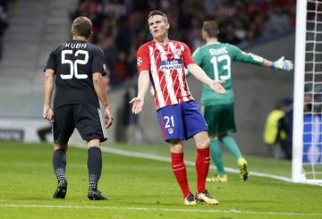 Gameiro se lamenta de una ocasión fallada.