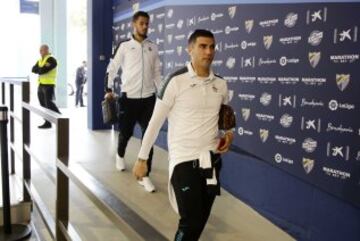 (1983 Utrera, Sevilla): con sólo 16 años debutó con la primera plantilla del Sevilla, conjunto en el que destacó, tanto que fue pretendido por varios equipos de la Premier League. Recaló en el Arsenal donde no tuvo éxito por su difícil adaptación a la vida londinense. Volvió a la Liga, al Real Madrid y luego al Atlético. Probó suerte en el Benfica de la liga portuguesa antes de su segundo ciclo en el club rojiblanco. En 2012 regresó al Sevilla, y estuvo cuatro temporadas antes de fichar por el Espanyol. 