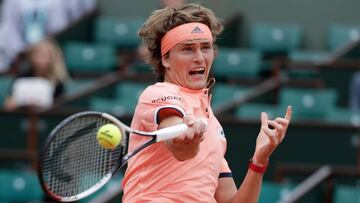 Sascha Zverev salva una bola de partido y avanza a octavos