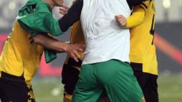 El Aris celebra el pase de ronda.