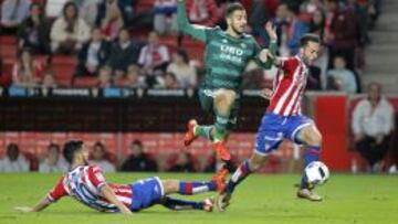 &Aacute;lvaro Vadillo intenta zafarse de Nacho Cases y &Aacute;lex Men&eacute;ndez en el encuentro de vuelta de dieciseisavos de Copa del Rey entre el Sporting de Gij&oacute;n y el Betis