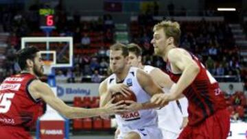 Dávid Vojvoda ante Joan Sastre y Henk Norel.