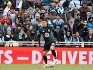 James entró en el final del partido entre Minnesota y Portland.