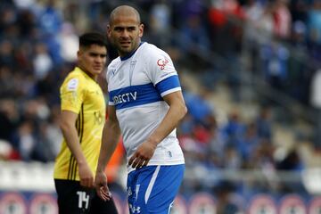 Si bien el 'Sasha' tuvo una buena racha en el primer semestre, no se pudo consolidar como un delantero confiable en Universidad Católica. El argentino termina contrato en diciembre, por lo que el club debería negociar un nuevo contrato si quiere continuar con sus servicios. 