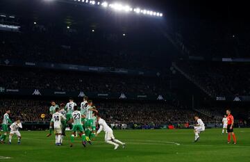 1-2. Dani Ceballos marcó el segundo gol en un lanzamiento de falta directa.