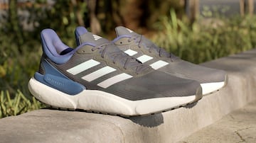 Zapatillas Adidas Solar Boost para hombre.