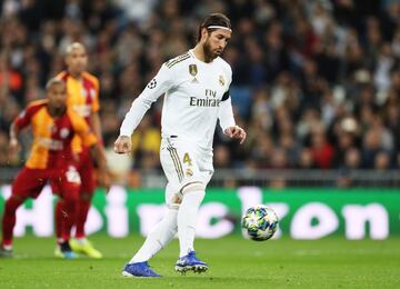 Se se?al¨® el penalti tras la revisi¨®n de las im¨¢genes, la afici¨®n ped¨ªa que lo lanzase Rodrygo, autor de un doblete, pero finalmente fue Ramos el que lo transform¨®.