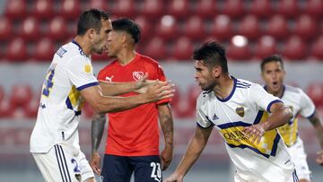 AVELLANEDA, ARGENTINA - MARCH 28: Carlos Zambrano (R) of Boca Juniors celebrates with teammate Carlos Izquierdoz after scoring the first goal of his team during a match as part of Copa de la Liga Profesional 2021 between Independiente and Boca Juniors at