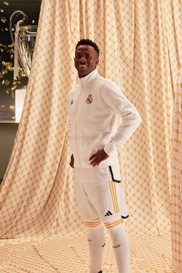 Vinícius Júnior, delantero del Real Madrid con la equipación para la temporada 23/24.