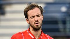 El tenista ruso Daniil Medvedev reacciona durante su partido ante Matteo Arnaldi en el Dubai Duty Free Tennis ATP Championships 2023.