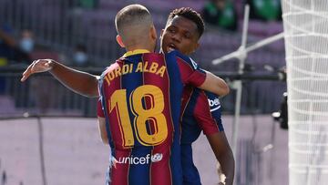 Ansu Fati y Alba, durante el Barcelona-Real Madrid.
