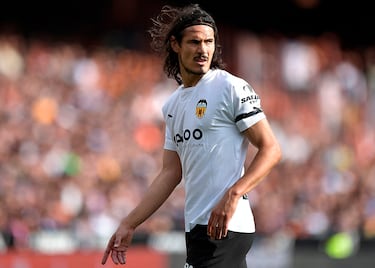 El delantero del Valencia nacido en Salto , Edinson Cavani durante el encuentro frente al Real Madrid.