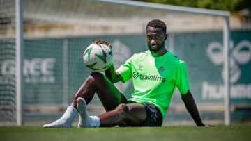 Sabaly posa para AS antes de la final.