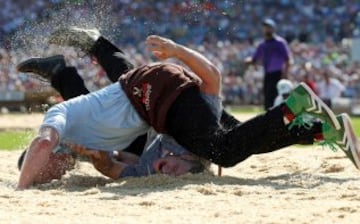 Tradicional Festival de lucha que se celebra en la ciudad de Estavayer-le-Lac, Suiza.