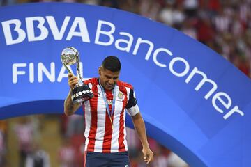 Salcido abrió un camino importante para los mexicanos en el balompié holandés con sus grandes actuaciones para el PSV. Tras una importante carrera en el viejo continente, firmó con Tigres como refuerzo bomba. Con los Felinos ganó una Liga y una Copa.