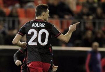 El delantero del Athletic Bilbao Aritz Aduriz celebra el gol marcado ante el Valencia 