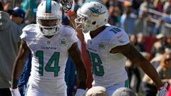 Jarvis Landry y Ryan Tannehill celebran un TD de los Miami Dolphins.