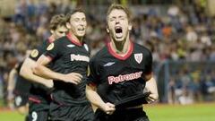 <b>LA LOCURA. </b>'Bart Simpson' Munian celebra el gol de Bratislava.