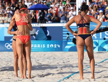 La pareja suiza, campeona de Europa, derrota a Liliana Fernández y a Paula Soria en octavos de final. Aun así, gran actuación de la pareja española, que cae con honores y se despide de París 2024 tras haberle competido de tú a tú a las helvéticas.