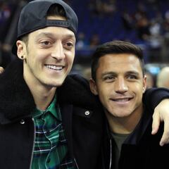 En Inglaterra usan como ejemplo a Alexis para criticar a Ozil