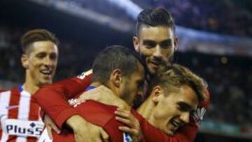 Koke celebra con sus compañeros el gol contra el Betis.