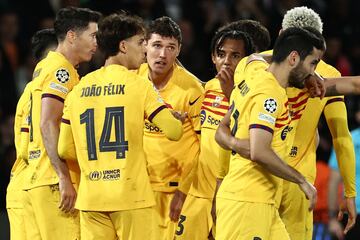 2-3. Andreas Christensen celebra el tercer gol que marca en el minuto 76 con sus compañeros.