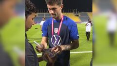 Jugadores del USMNT jugaron un pequeño partido con trabajadores migrantes de Qatar