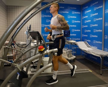 Toni Kroos durante el reconocimiento médico en el Hospital Universitario Sanitas La Moraleja-Edificio Ana de Austria.