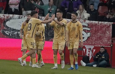 Un doblete para cerrar una buena victoria del Málaga en El Molinón. Experiencia y buen trabajo para demostrar que es el líder ofensivo del equipo malaguista.