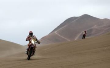 Novena etapa entre Iquique y Calama. El piloto español Joan Barreda del equipo Team HRC.