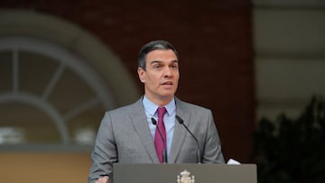 FILE PHOTO: Spain's Prime Minister Pedro Sanchez delivers a statement as he announces pardons for jailed Catalan separatist leaders, at Moncloa Palace in Madrid, Spain, June 22, 2021. REUTERS/Juan Medina/File Photo