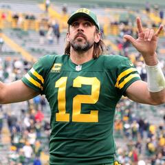 Green Bay Packers take on the undefeated Arizona Cardinals