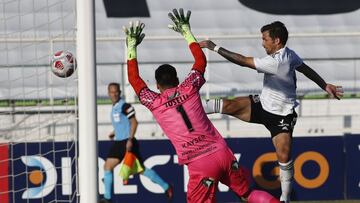 Futbol, Palestino vs Colo Colo. 
 Campeonato Copa Chile 2021.
 El jugador de Colo Colo Gabriel Costa, derecha, disputa el bal&Atilde;&sup3;n con Cristopher Toseelli de Palestino durante el partido por los cuartos de final de Copa Chile realizado en el est