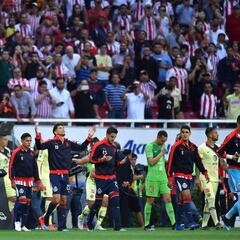 América y Chivas invitan a la afición a ir de blanco al Clásico