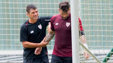 Herrerín se retira en Lezama por molestias en el codo interno