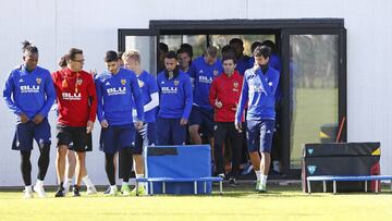 El equipo, saliendo a entrenarse, hoy.