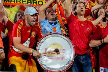 Gran apoyo de la afición española en el partido entre Albania y España.