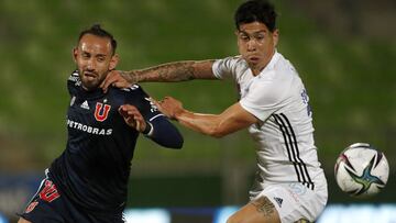 Futbol, Universidad de Chile vs O'Higgins.
Fecha 32, campeonato Nacional 2021.
El jugador de Universidad de Chile Marcelo Canete, izquierda, disputa el balon con Brian Torrealba de O'Higgins durante el partido de primera division realizado en el estadio Elias Figueroa de Valparaiso, de Chile.
15/11/2021
Andres Pina/Photosport
Football, Universidad de Chile vs O'Higgins.
32nd date, 2021 National Championship.
Universidad de Chile's player Marcelo Canete, left, vies for the ball against Brian Torrealba of O'Higgins during the first division match held at the Elias Figueroa stadium in Valparaiso, Chile.
15/11/2021
Andres Pina/Photosport